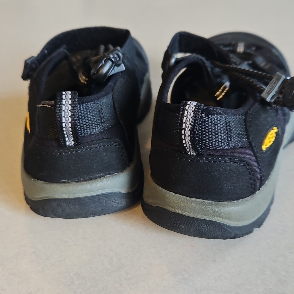 Keens Black And Grey Youth Sandals - Picture 3 of 14
